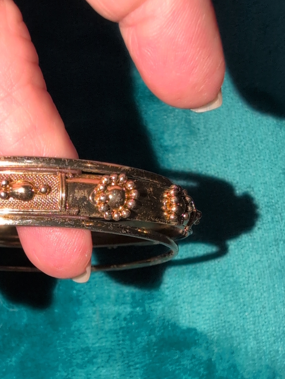 Gold-Tone Decorative Bangle Bracelet with 2 Plain Bracelets